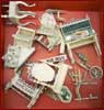Gesammelte Teile defekter Miniaturm�bel