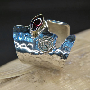 breiter Silberring mit Stein oder Perle