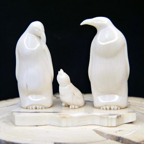 Pinguinfamilie aus Mammut