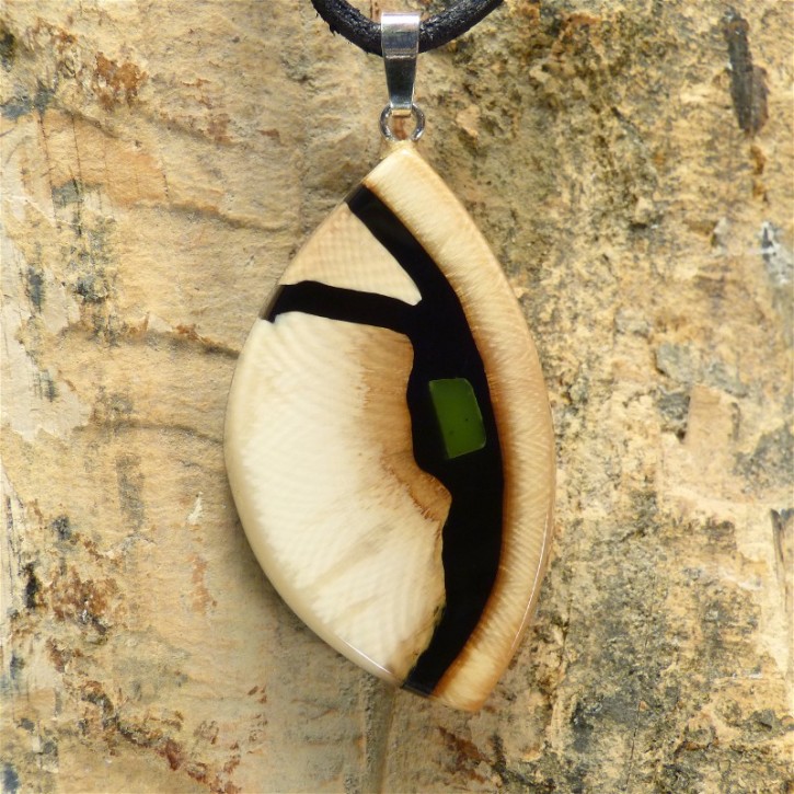 Anhänger schön gemasert mit Jade