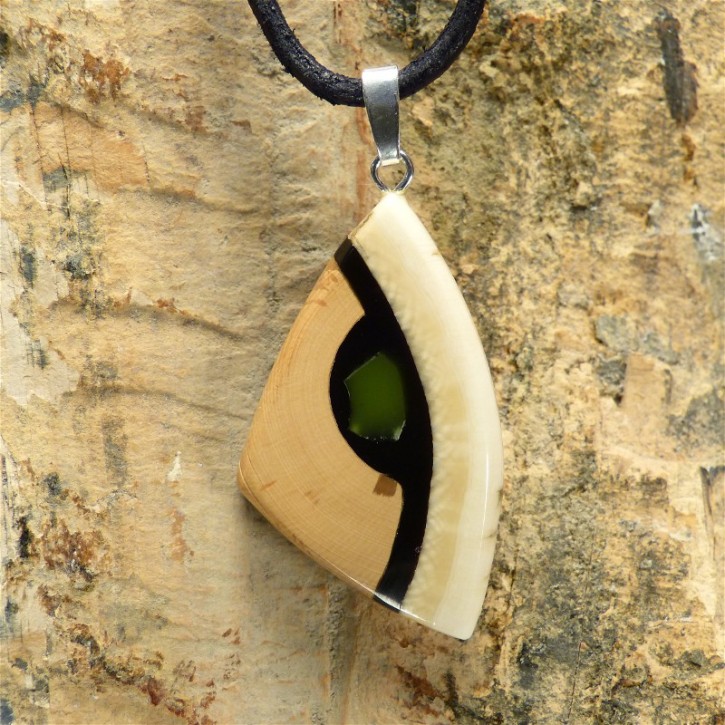 Mammut-Anhänger mit Jade