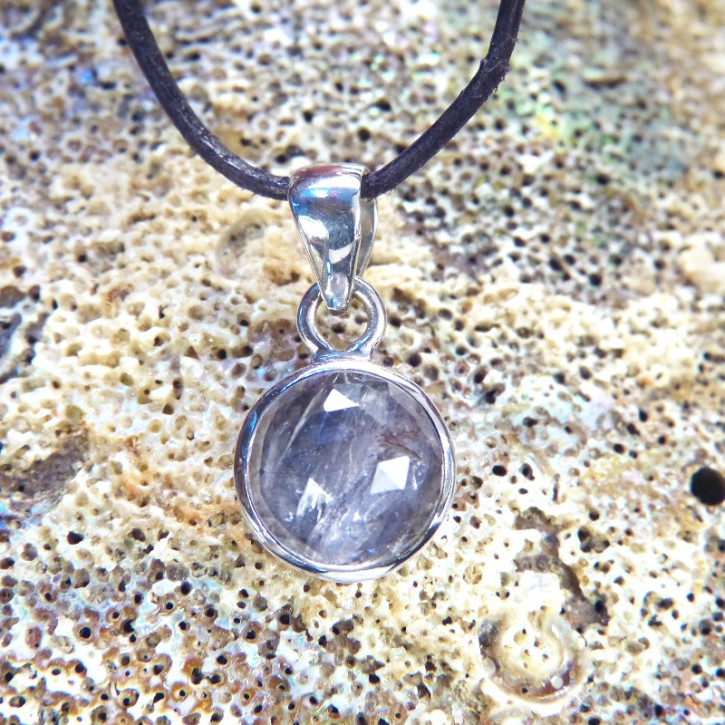 Silberanhänger mit Iolit