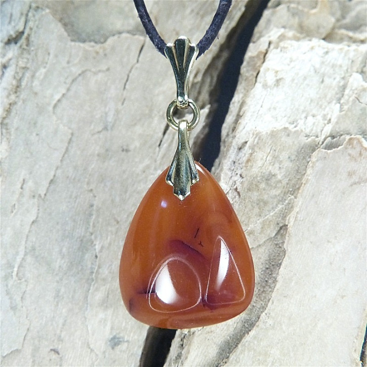 kleiner Bernstein-Anhänger trüb