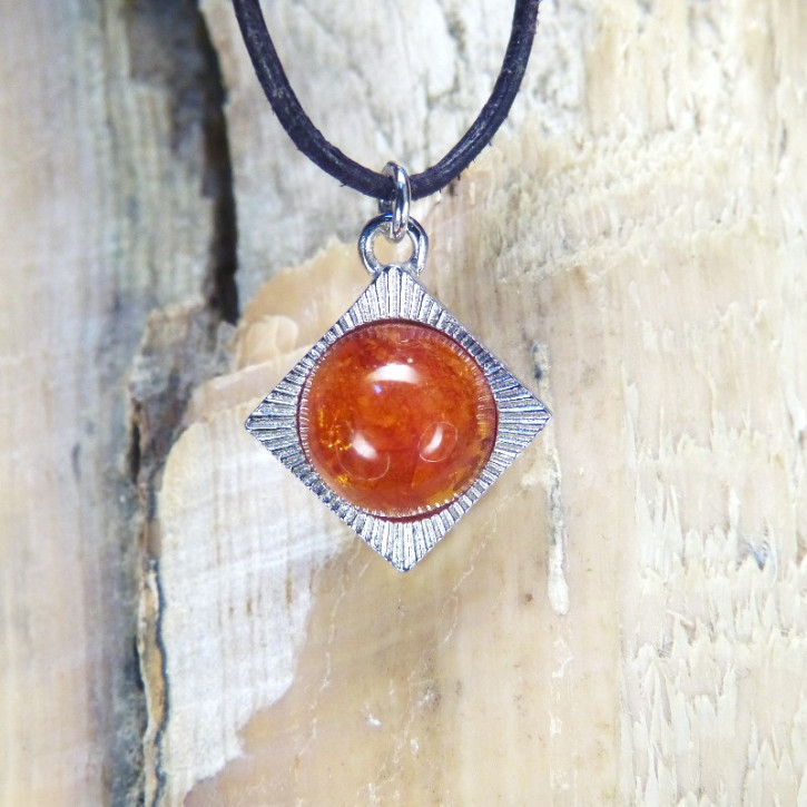 Silberanhänger mit Bernstein