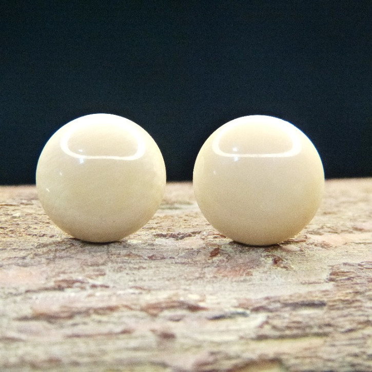 Bouton-Ohrstecker aus cremigem Mammut ca.14mm