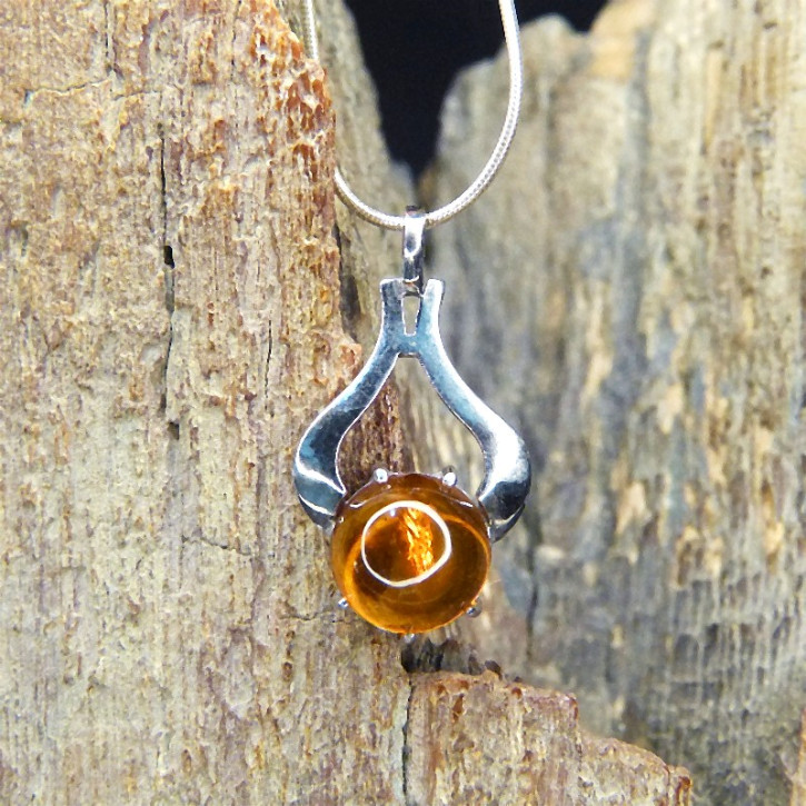 Silberanhänger mit Bernstein