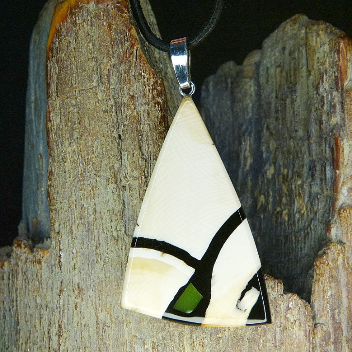 Mammut-Anhänger mit Jade