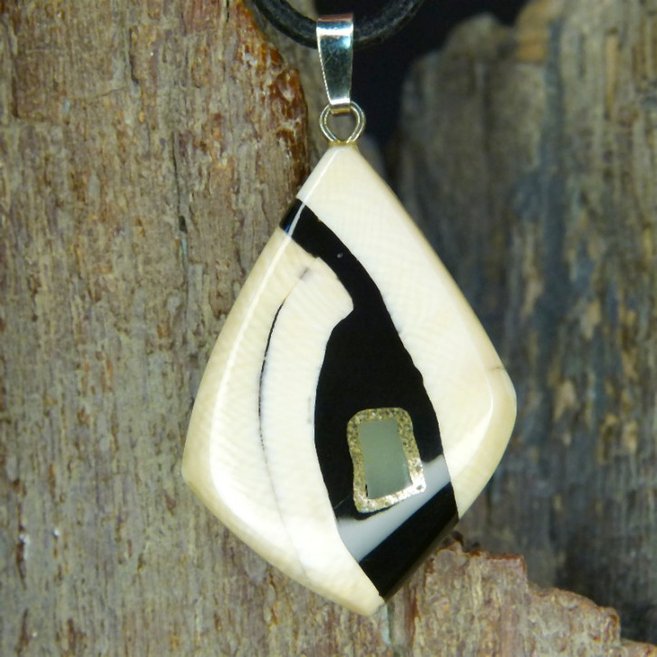 Mammut-Anhänger mit Jade