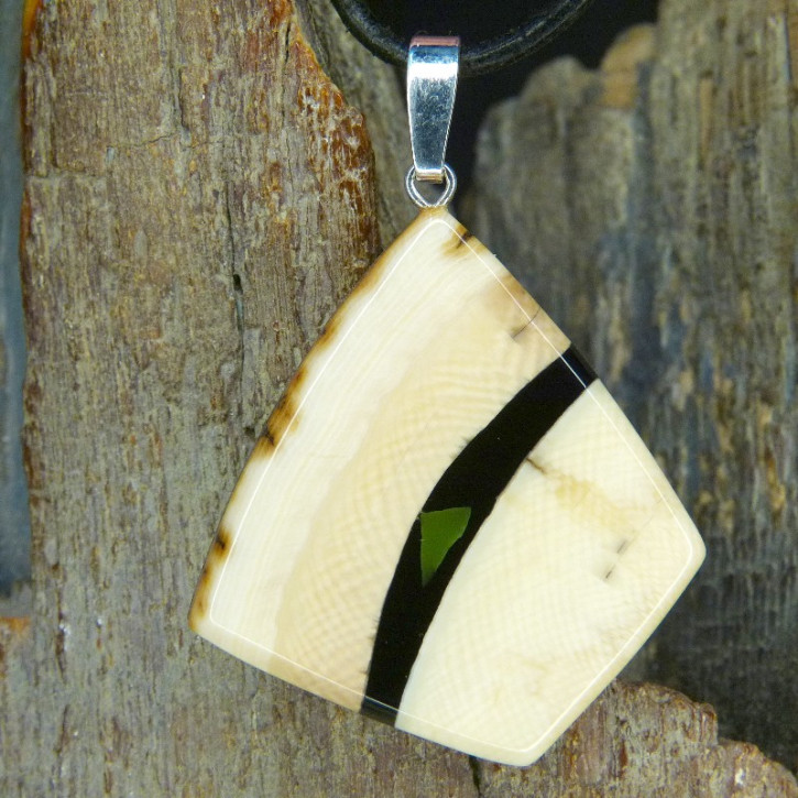 Mammut-Anhänger mit Jade