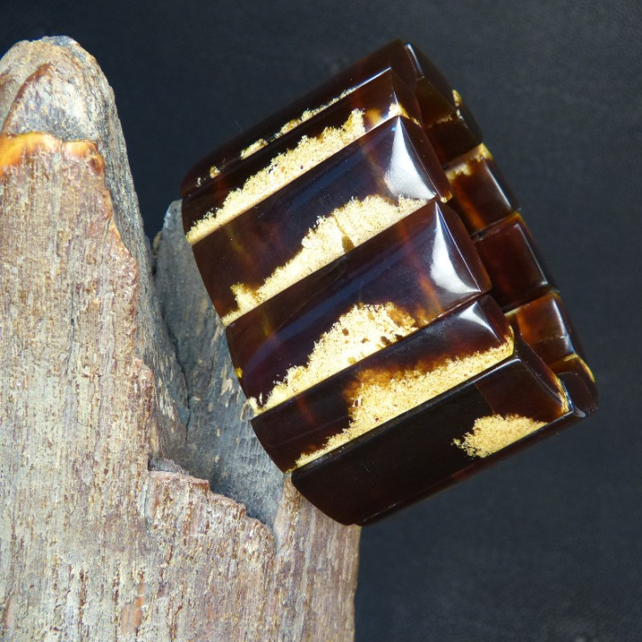 auffälliges Armband aus Sumatra-Bernstein