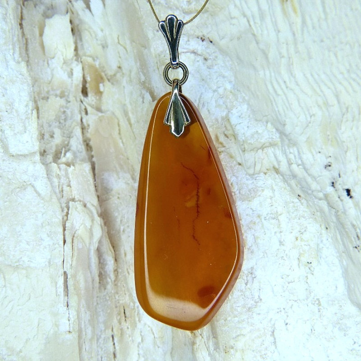 Bernstein-Anhänger trüb