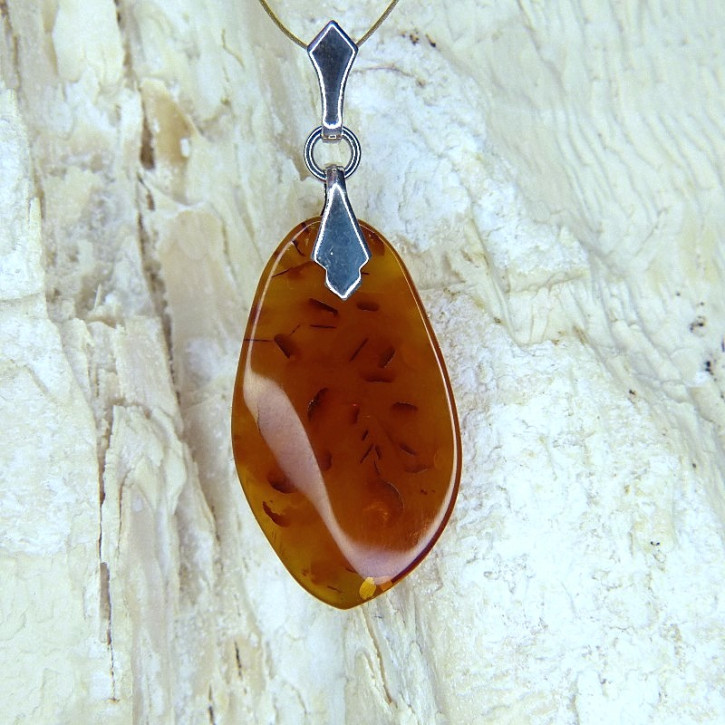 kleiner Bernstein-Anhänger trüb