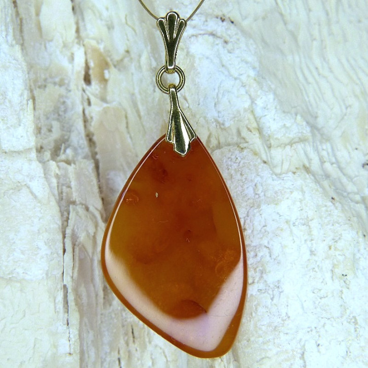 Bernstein-Anhänger trüb