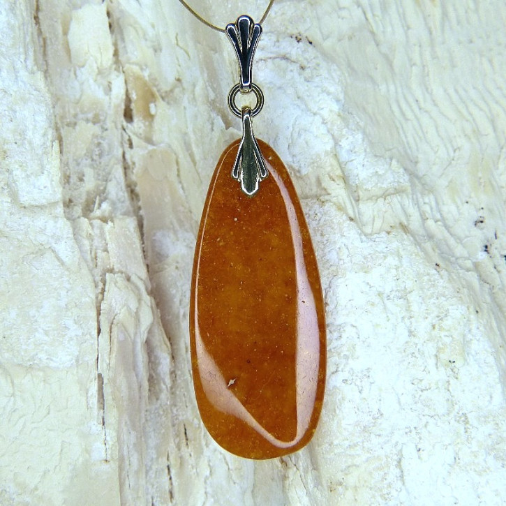 flacher Bernstein-Anhänger grieselig