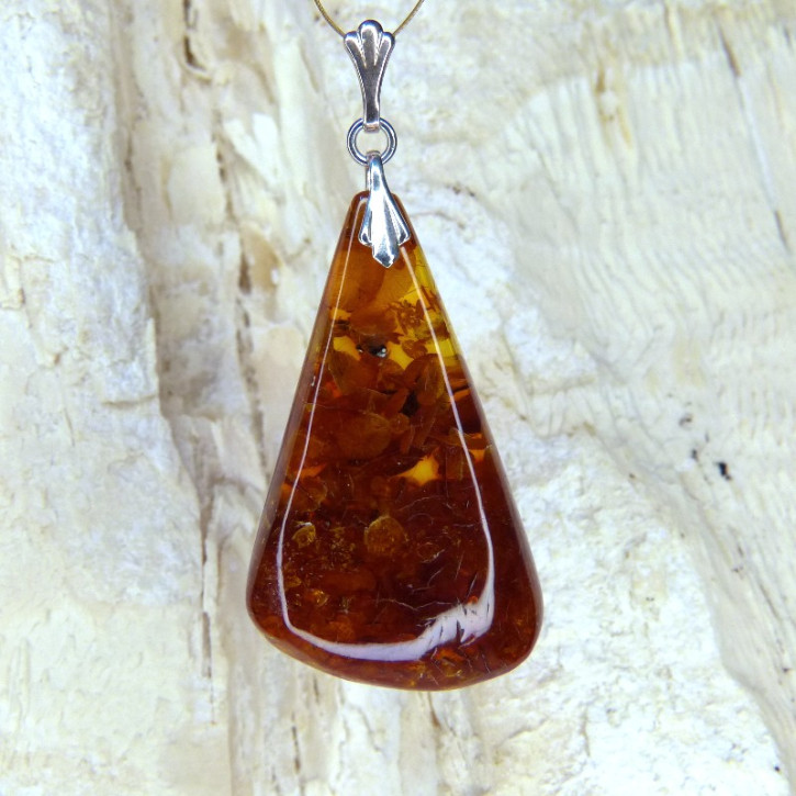 Bernstein-Anhänger dunkel