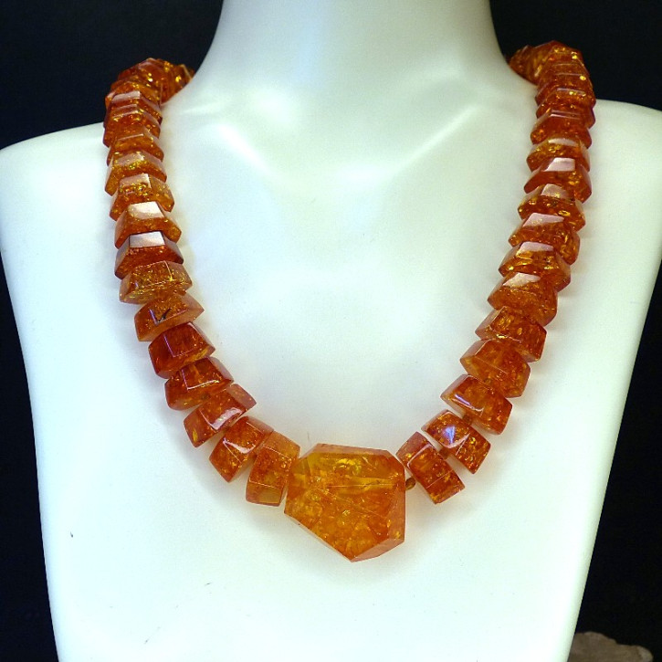 auffällige Kette aus Naturbernstein