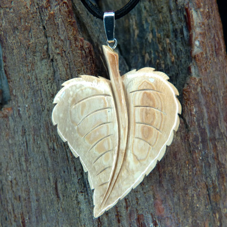 Lindenblatt als Anhänger