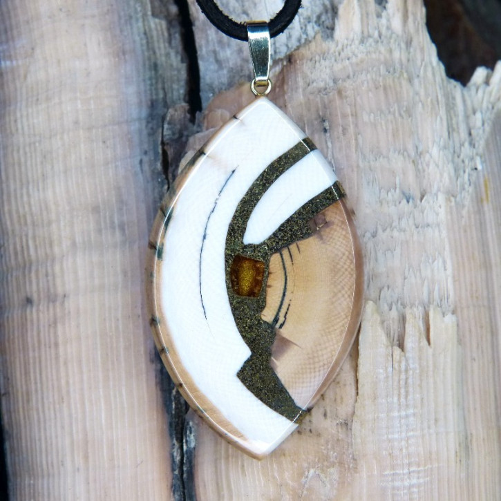 schöner Mammut-Anhänger mit Bernstein