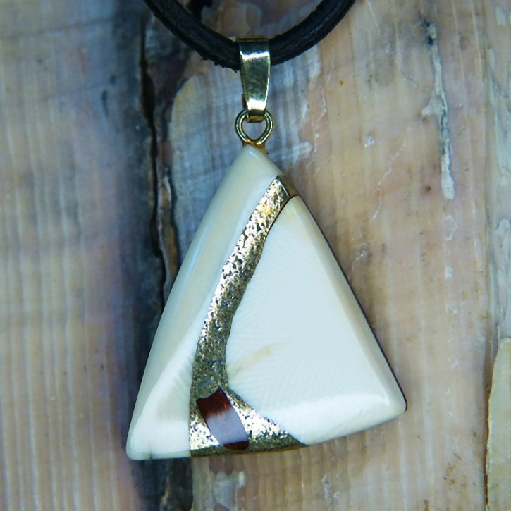 heller Mammut-Anhänger mit Bernstein