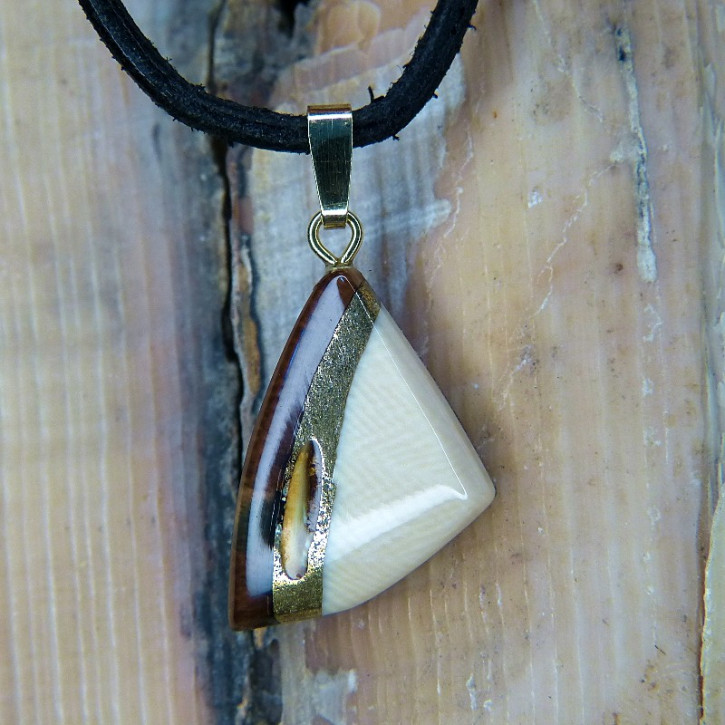 kleiner Mammut-Anhänger mit Bernstein