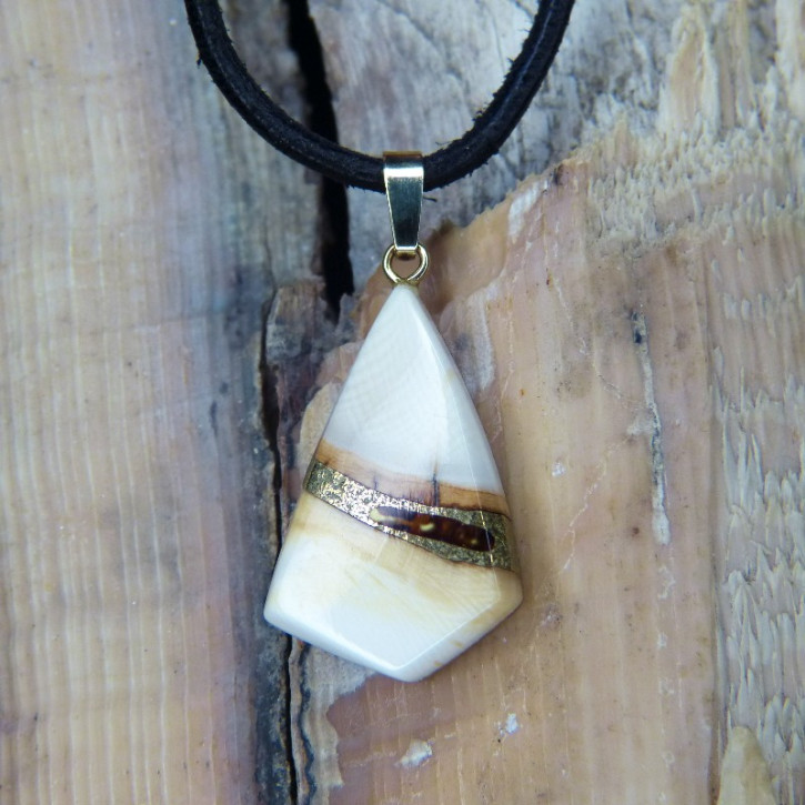 kleiner Mammut-Anhänger mit Bernstein