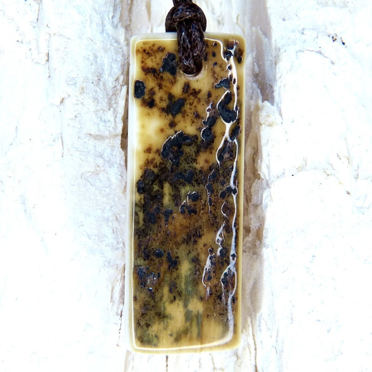 Mammut-Rindenanhänger schön gefärbt