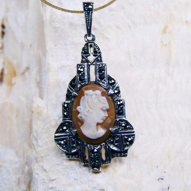 Silberanhänger im Art deco Stil