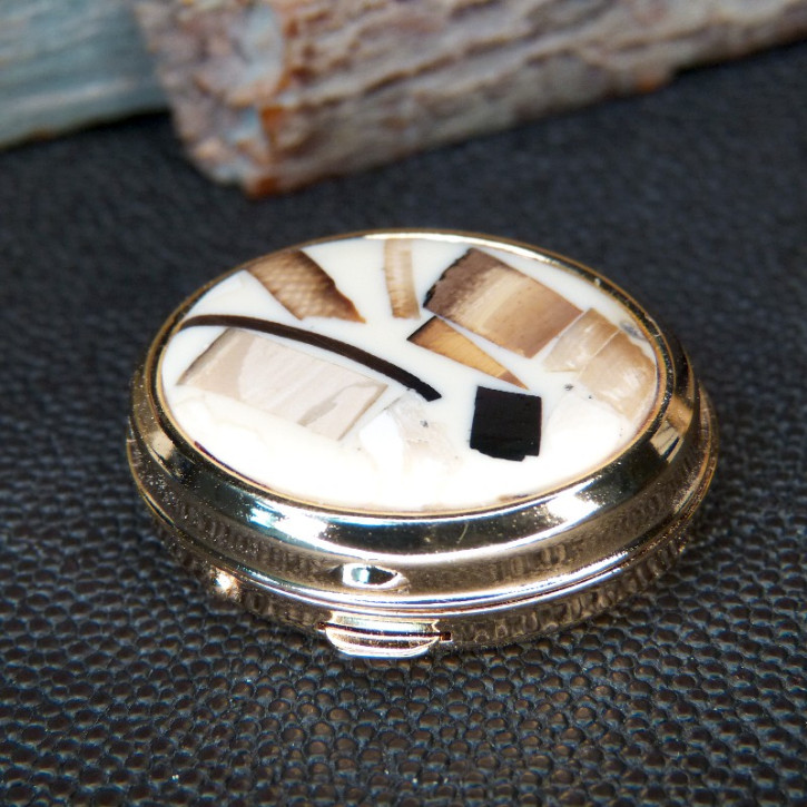 kleine Pillendose mit Mammutmosaik