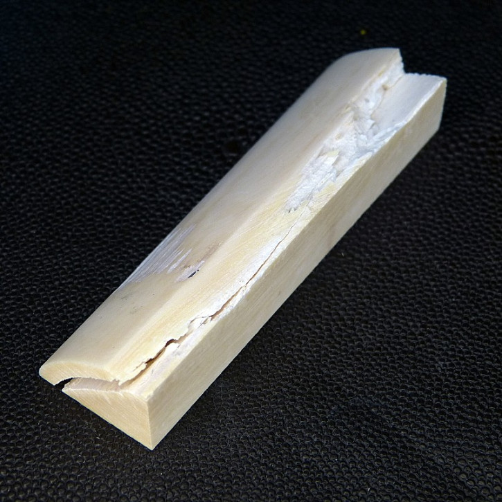 Mammut-Dreikant ca. 83 x 23 x 15mm