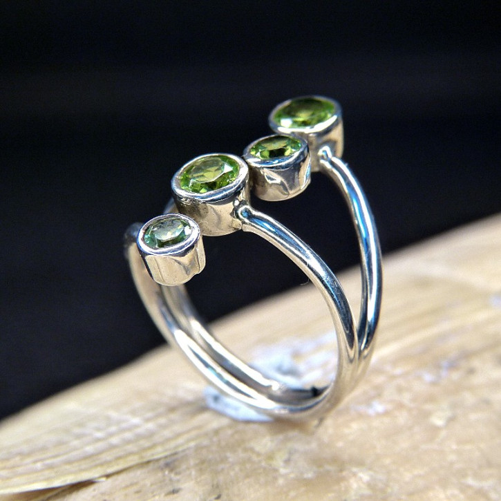 Silberring mit Peridot W18
