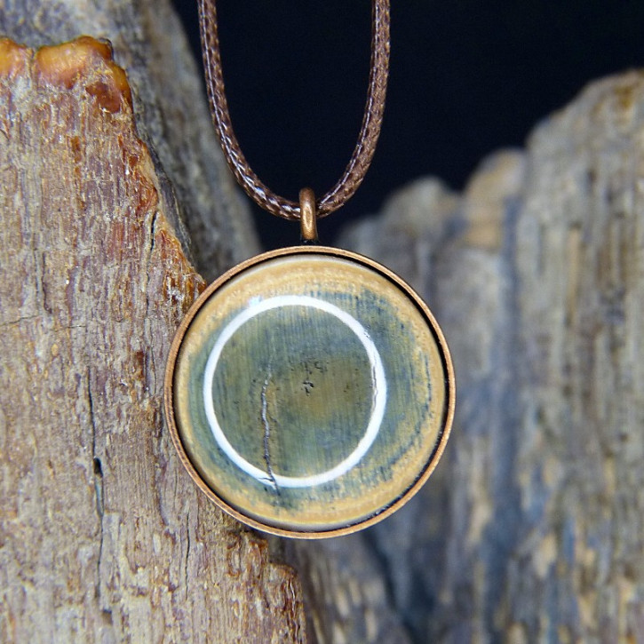 Kupferanhänger mit Mammut in seltener Grünfärbung