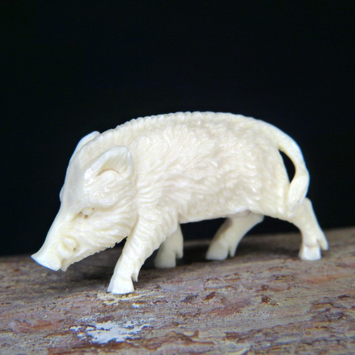 kleines Wildschwein fein geschnitzt