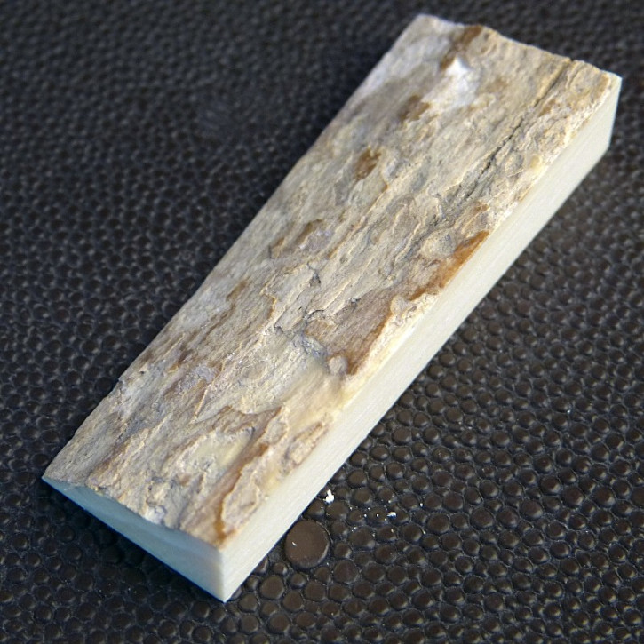 Mammut-Dreikant mit Rinde ca. 54 x 20 x 12-1mm