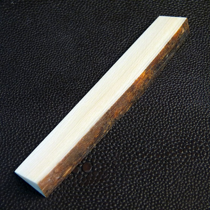 Mammut-Dreikant mit Rinde ca. 95 x 17,5 x 10mm