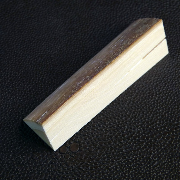 Mammut-Dreikant mit Rinde ca. 67 x 21 x 18mm