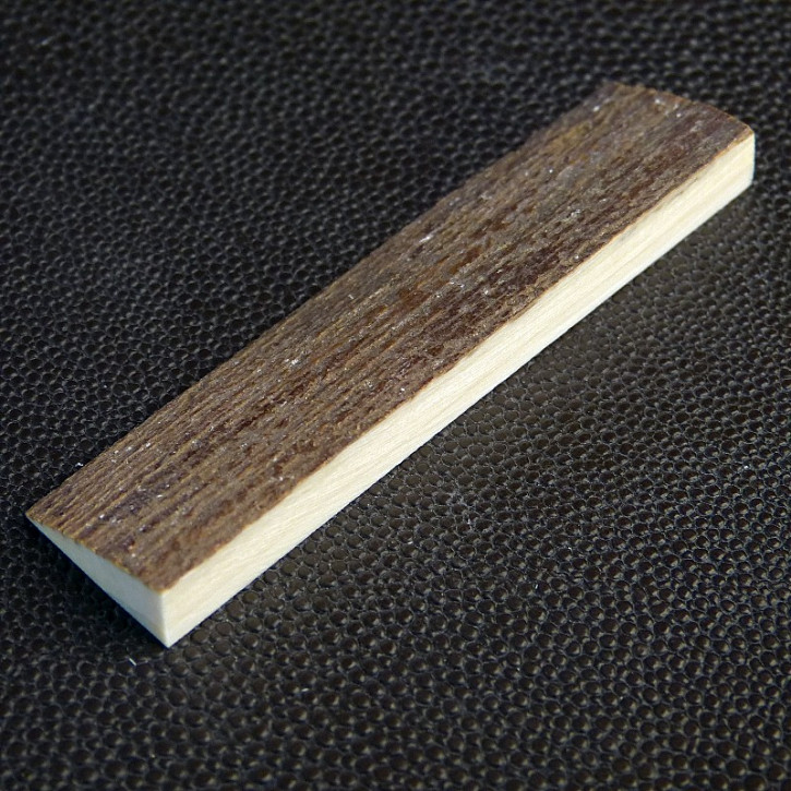 Mammut-Dreikant mit Rinde ca. 69 x 18 x 8,5mm
