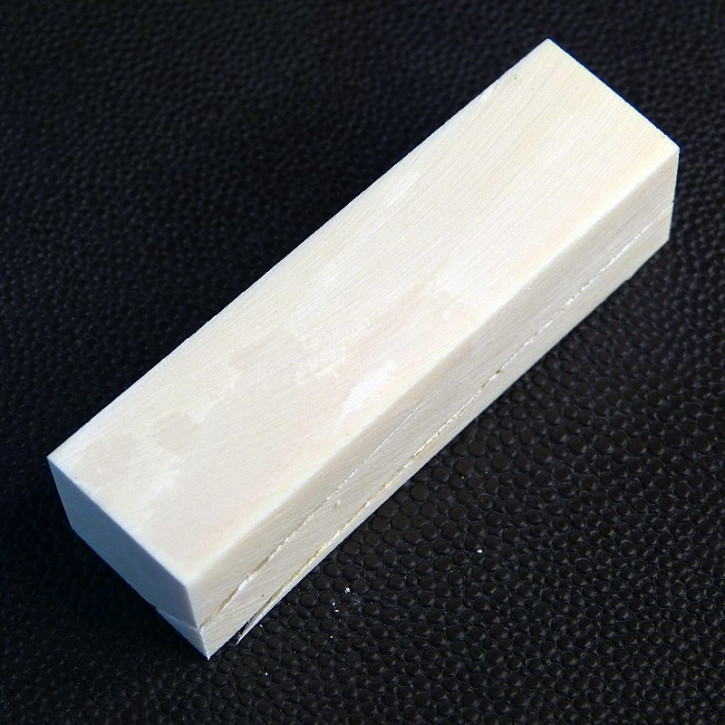 Mammut-Block mit Rissen ca. 64 x 18,5 x 17mm