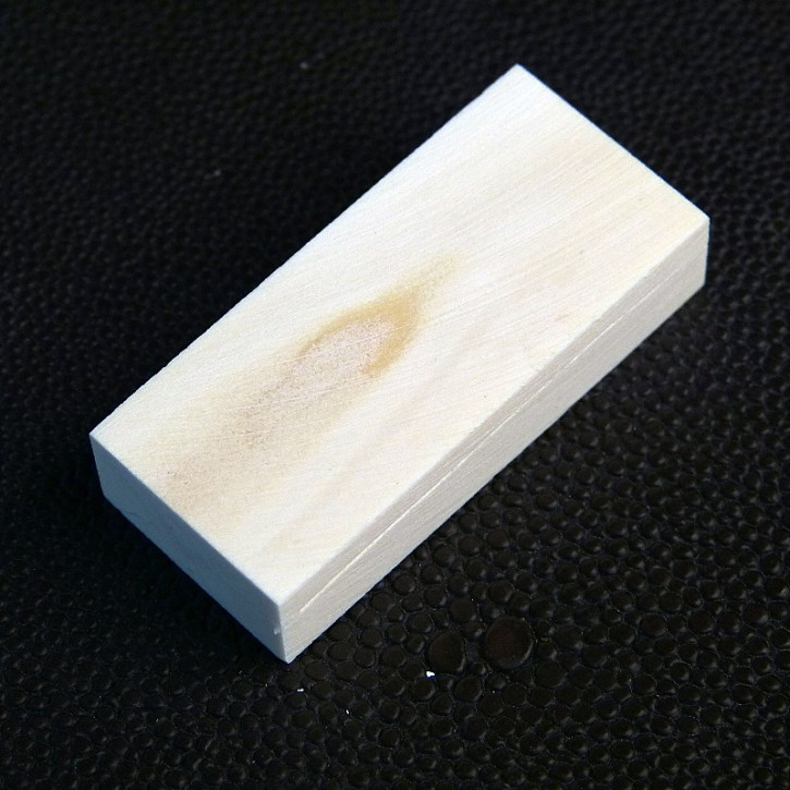 Heller Mammut-Block mit Riss ca. 45 x 20 x 10,5mm