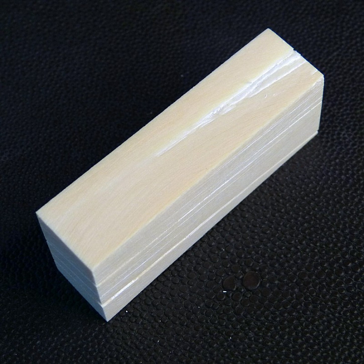 Mammut-Block mit Rissen ca. 64x24-21x17mm
