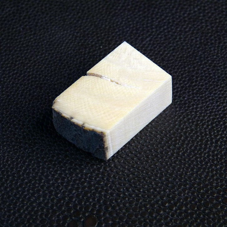 Mammut-Block mit Riss ca. 29 x 18 x 13mm