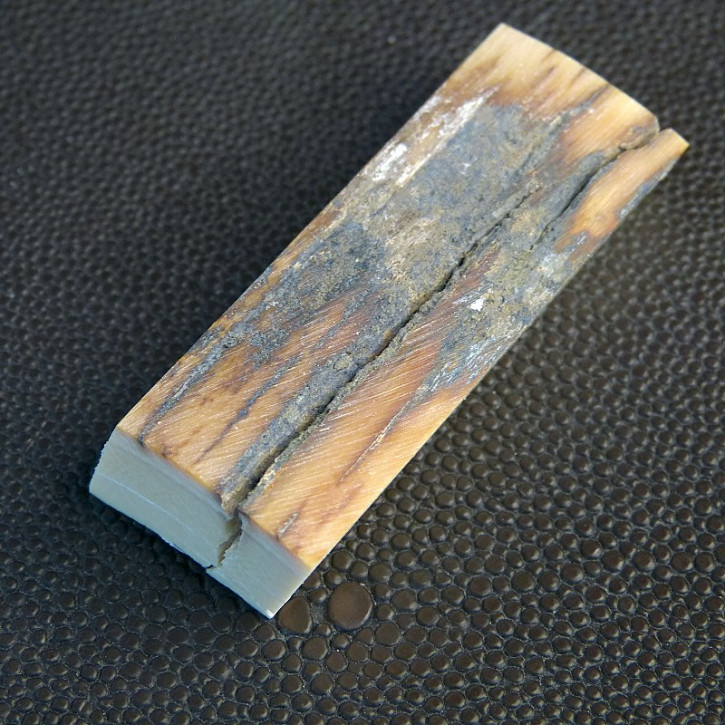 Mammut-Zuschnitt mit Rinde ca.52 x 19 x 9,5 bis 13mm