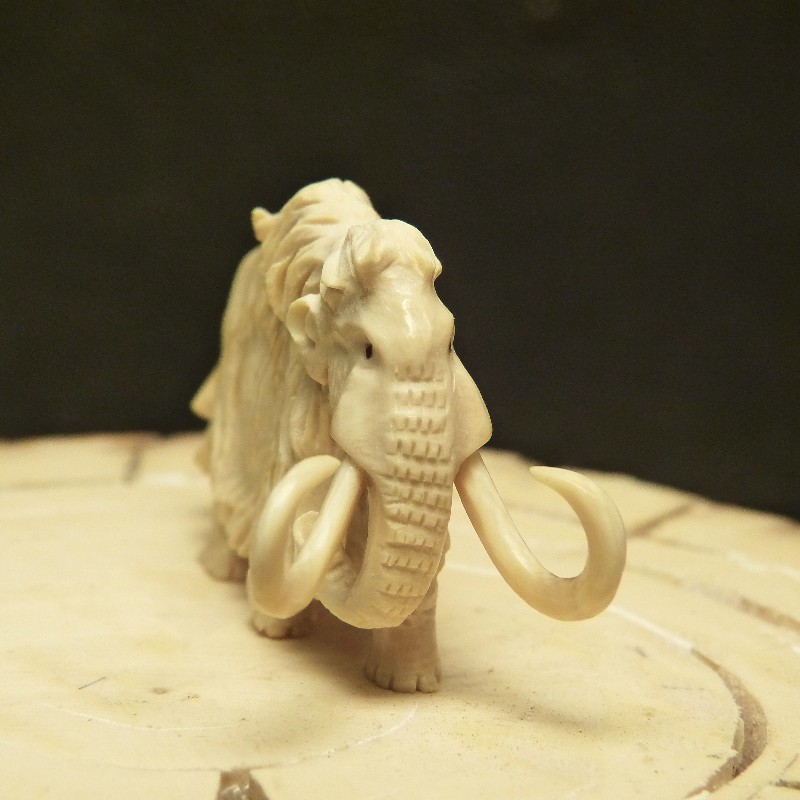 Mammut-Figur aus hellem Mammut-Elfenbein-5872/8
