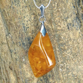 Bernstein-Anhänger trüb