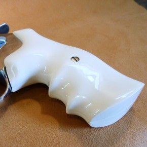 Griffschalen für Pistolen und Revolver