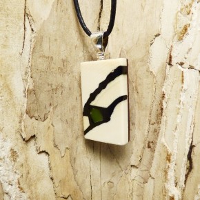 eckiger Anhänger mit Jade