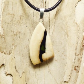 Anhänger creme mit Jade