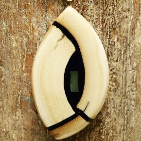 Anhänger mit Jade, schön gemasert