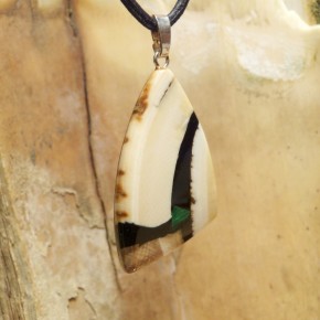 mehrfarbiger Anhänger mit Malachit