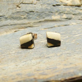 kleine Ohrstecker fein gemasert