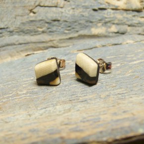 kleine Ohrstecker fein gemasert